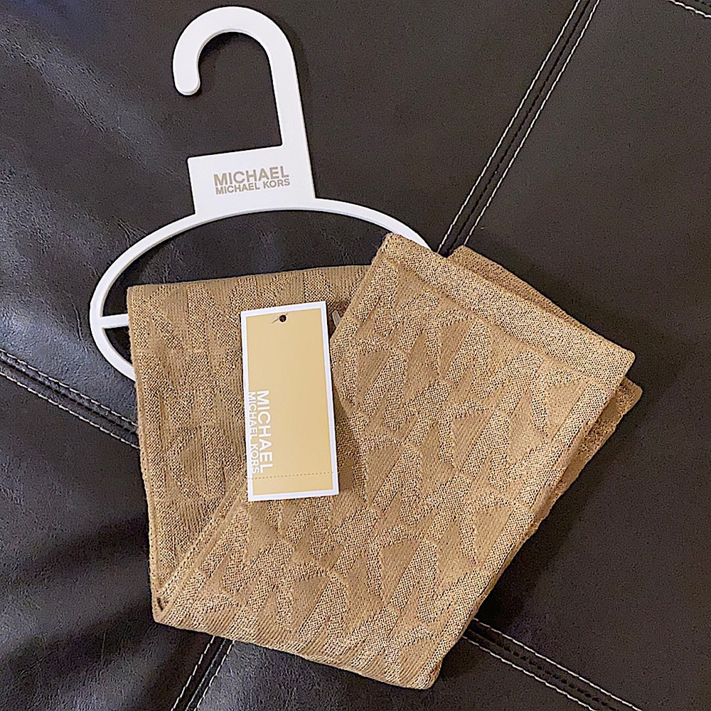 Michael Kors light scarf.